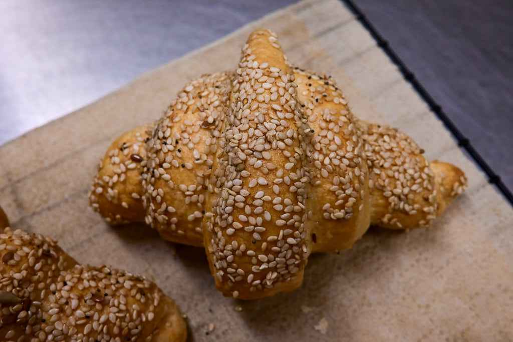 Croissant salato vegan con semi vari all'olio evo