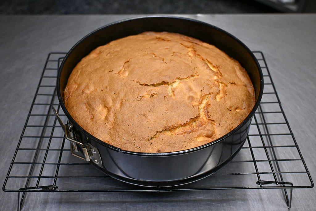 Torta soffice di mele con farina di riso e scorza di limone