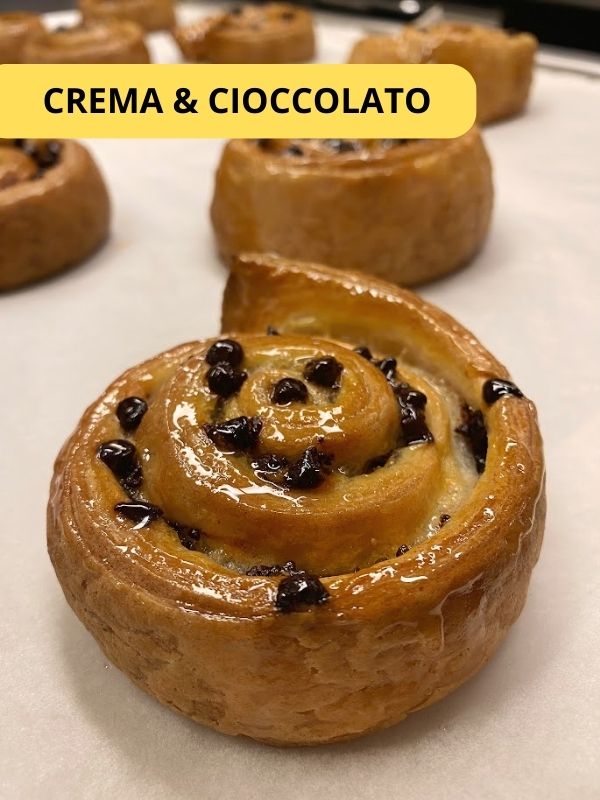 Simple puffed croissant