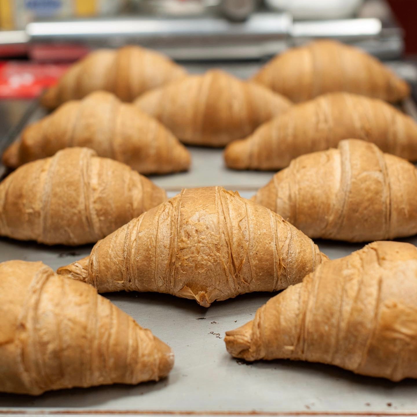 Simple puffed croissant