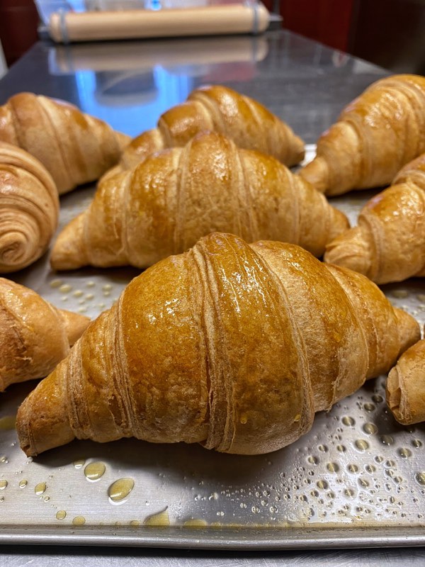 Croissant freshly baked with a shiny touch, gluten-free, lactose free, wheat starch free and 100% vegan. Croissant made with Angel Mix