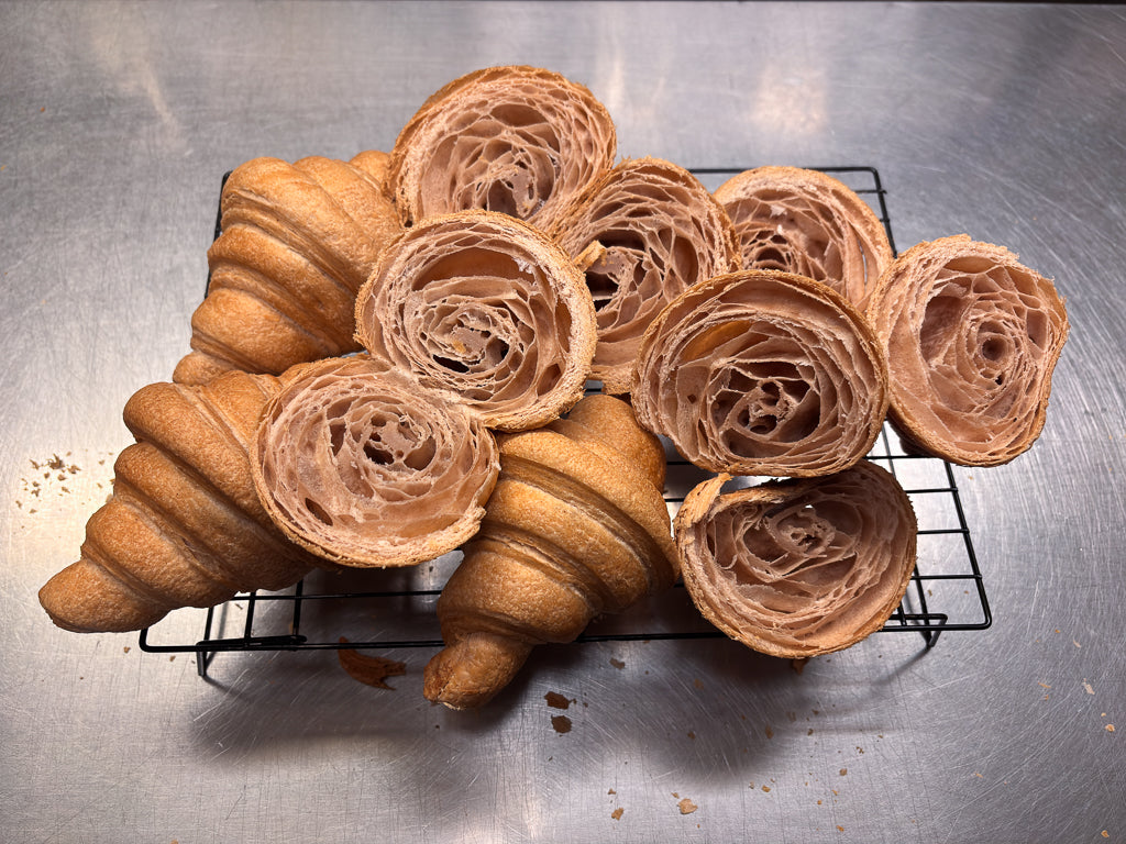 Croissant vegano con tapioca, riso, sorgo e cacao