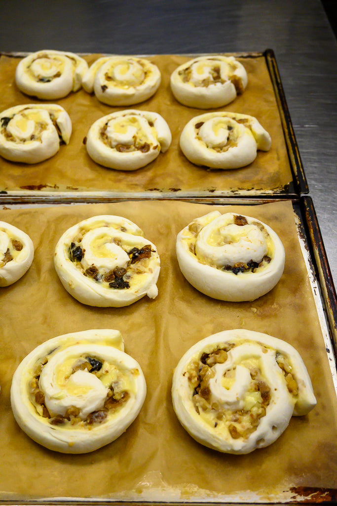 Pain Aux Raisins con noci, fichi, datteri e cioccolato bianco