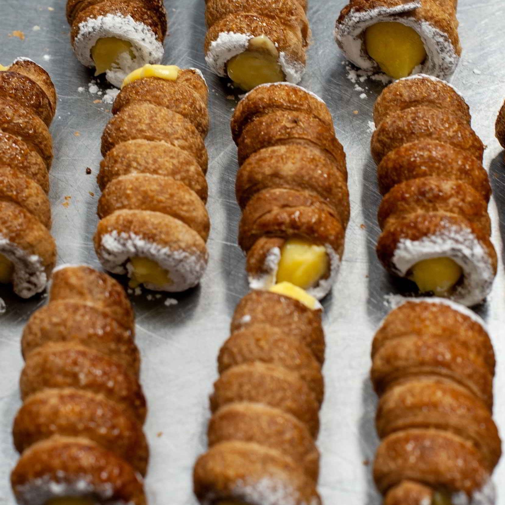 Puff pastry cannoncini