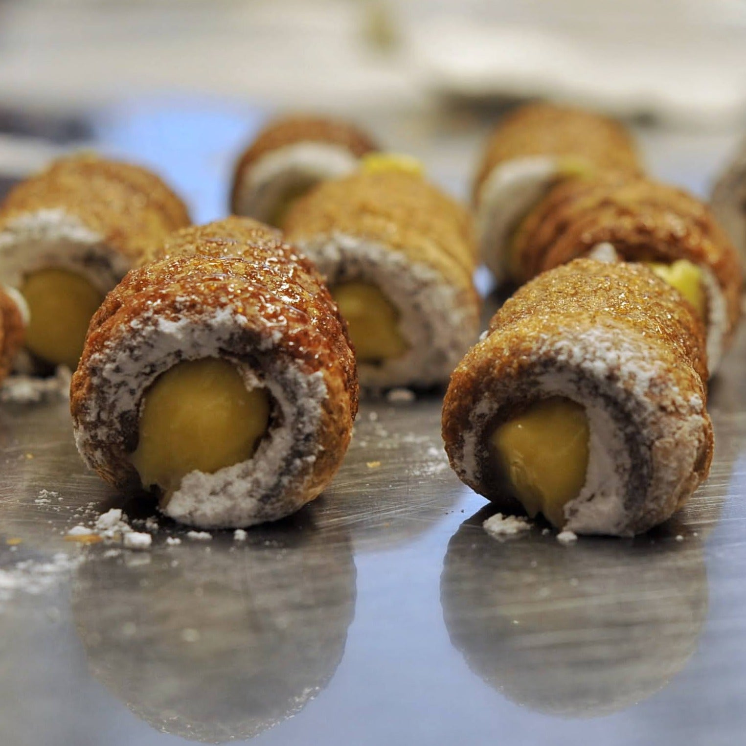 Puff pastry cannoncini